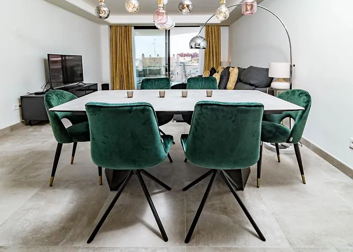 Inf4.5p- Modern 3 Bed Next To