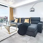 Apartment Inf4.5p- Modern 3 Bed Next To *