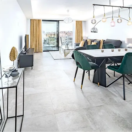 Inf45p- Modern 3 Bed Next To Apartment Estepona