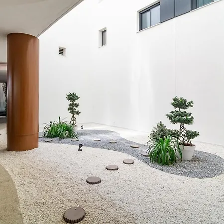 Inf45p- Modern 3 Bed Next To Apartment *