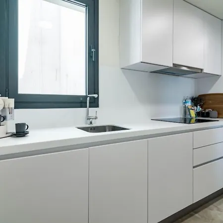 Inf45p- Modern 3 Bed Next To