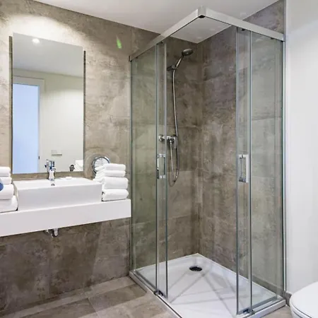 Inf45p- Modern 3 Bed Next To