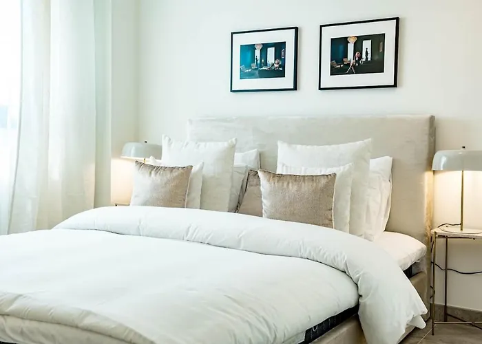 Inf4.5p- Modern 3 Bed Next To *