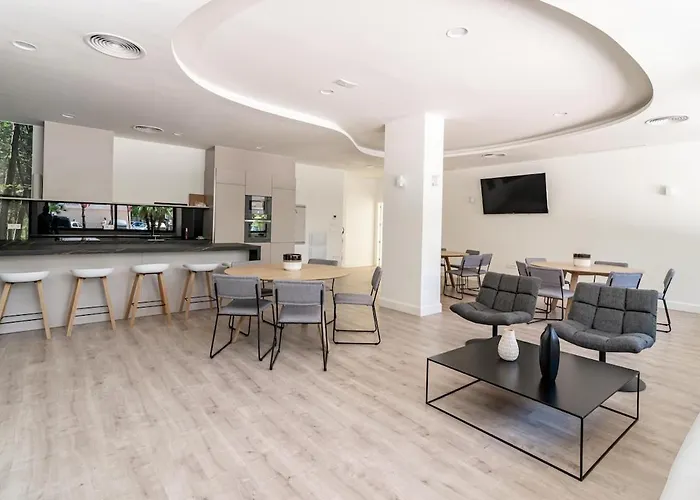 Inf4.5p- Modern 3 Bed Next To Apartment Estepona