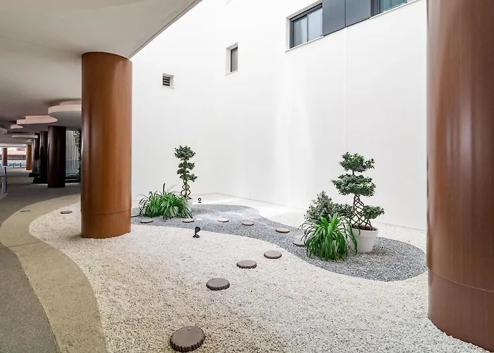 Inf4.5p- Modern 3 Bed Next To