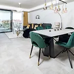 Apartmán Inf4.5p- Modern 3 Bed Next To *